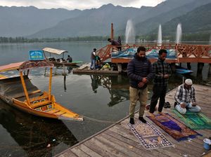 Sesibuk Apapun, Salat Tetap yang Utama
