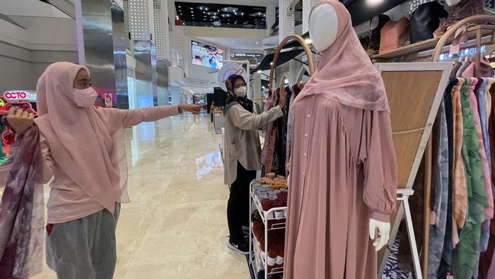 Jakarta Ramadan Festival 2022 Resmi Dibuka Jakarta Ramadan Festival 2022 resmi dibuka hari ini, Rabu (20/4). Acara ini untuk mengangkat dan memberdayakan perekonomian masyarakat dari Bazar UMKM halal.
