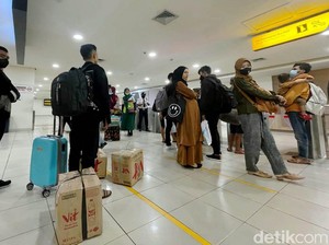 H-9 Lebaran, Terminal Pulo Gebang Mulai Ramai Pemudik