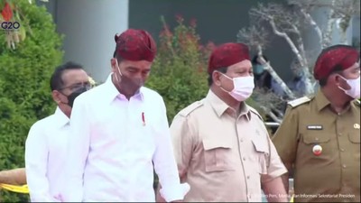 Melihat Lagi Momen Jokowi Gandeng Ganjar, Prabowo, dan Anies