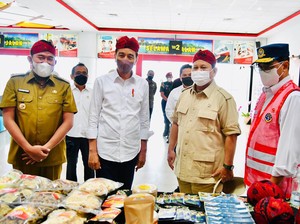 Cerita Jokowi dan Prabowo Kompak Pakai Blangkon Kala Resmikan Bandara