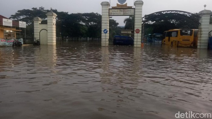 Kantor Dishub Bandung terendam banjir