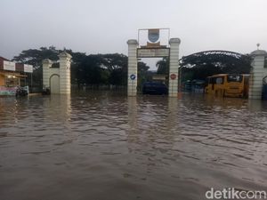 Banjir di Kantor Dishub Kota Bandung Belum Surut, Layanan KIR Masih Lumpuh