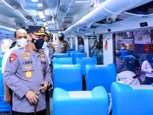 Tinjau Stasiun Pasar Senen, Kapolri Imbau Warga Mudik Sebelum 28 April