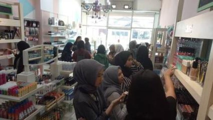 Makeupuccino, pusat skincare dan makeup di Bandung.