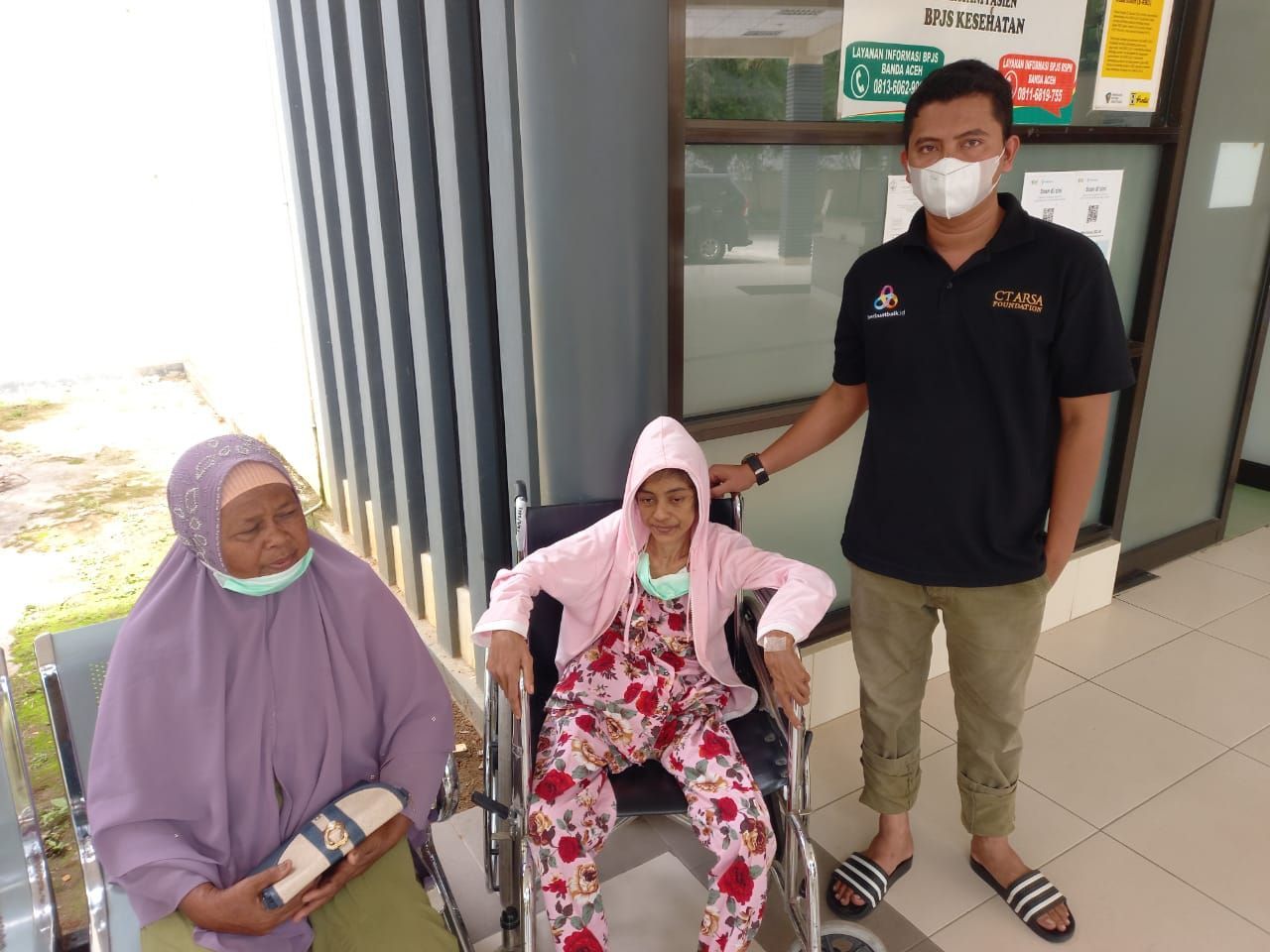 Mawarni berobat ke Banda Aceh