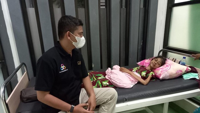 Mawarni berobat ke Banda Aceh