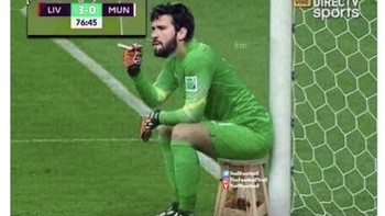 Kiper Liverpool sampai begitu tenangnya di laga ini. Foto: Twitter