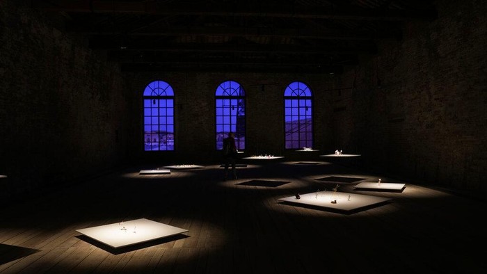 Mengunjungi Pameran Seni Internasional Venice Biennale The 59th Biennale of Arts exhibition in Venice, Italy, Tuesday, April 19, 2022. (AP Photo/Antonio Calanni)