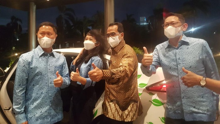 Menhub Budi Karya Sumadi jajal taksi Tesla/Herdi Alif Alhikam-detikcom