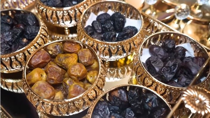 Menu Buka Puasa Tasyi Athasyia yang Lengkap dan Mewah