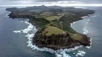 Pulau ini terletak 108 kilometer dari pantai timur Taiwan antara Laut Cina Timur dan Samudra Pasifik.  