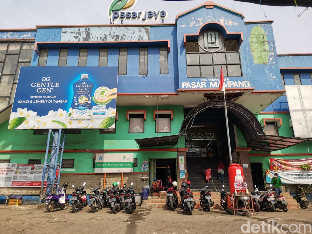 Minyak Goreng Curah di Pasar Masih di Atas HET