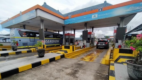 Situasi Pelabuhan Gilimanuk, Bali, pada H-12 Hari Raya Idul Fitri, mulai ada peningkatan arus mudik, didominasi oleh pengguna motor dan penumpang bus, Rabu (20/4/2022)