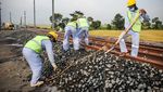 Kebut Nih! Pekerja Mulai Pasang Rel Kereta Cepat Jakarta-Bandung