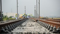 Rel yang dipasang sepanjang 500 meter.