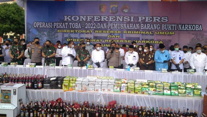 Ribuan item barang bukti yang disita.