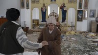 Mengutip AP, pihak berwenang Ukraina mengatakan sejak awal perang setidaknya 59 situs spiritual, sebagian besar adalah gereja-gereja Ortodoks hancur atau rusak. (AP Photo/Petros Giannakouris).