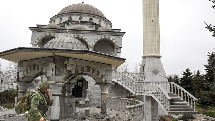 Penampakan Masjid-Gereja di Ukraina Porak Poranda Gegara Perang Perang menghancurkan berbagai bangunan di Ukraina. Serangan dalam pertempuran di wilayah Ukraina turut menghancurkan masjid dan gereja. Ini penampakannya.