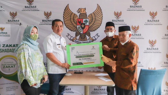 Penyerahan zakat mal.