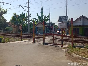 Hati-hati! 10 Perlintasan Sebidang KA di Klaten Ini Tanpa Palang Pintu