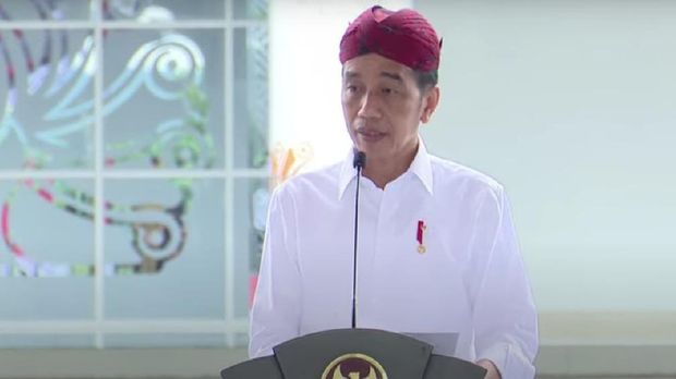 presiden jokowi di sumenep resmikan bandara trunojoyo