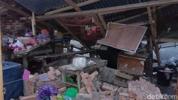 Rumah di Binjai hancur diterjang puting beliung.