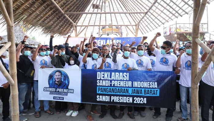 Relawan Sandiaga Uno di Pangandaran.
