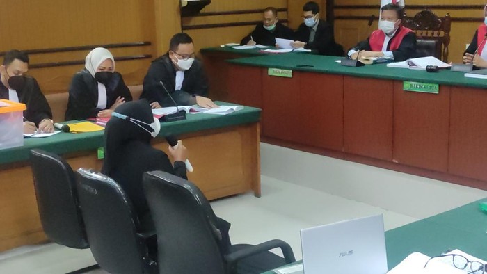 Sidang kasus pembunuhan berencana dengan terdakwa Abdul Latif, pria berkebangsaan Arab Saudi.