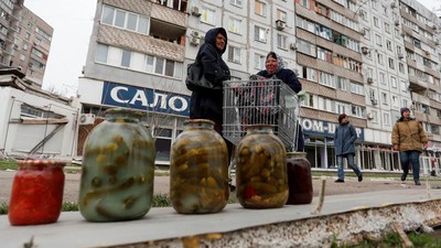 Pasar Darurat di Ukraina, Dikelilingi Bangunan Hancur Gegara Perang