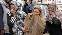 Juru bicara kepolisian Kabul, Khalid Zadran mengatakan kepada kantor berita AFP, bahwa ledakan-ledakan pada hari Selasa (19/4) di sekolah menengah Abdul Rahim Shahid itu disebabkan oleh alat peledak rakitan.