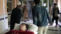 Sedikitnya 6 orang tewas dan 11 orang lainnya terluka akibat dua ledakan bom di sebuah sekolah khusus anak laki-laki yang berada di Kabul, Afghanistan.