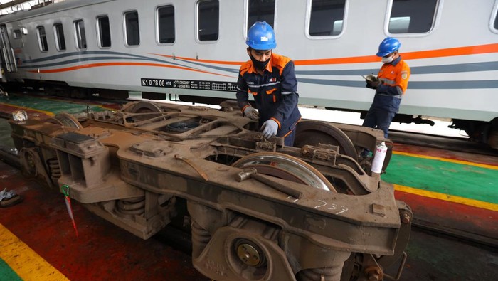 Tengok Perawatan Gerbong Kereta Api Hadapi Arus Mudik Lebaran