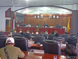 3 Fraksi DPRD Toraja Utara Ajukan Hak Interpelasi ke Bupati Yohanis Bassang