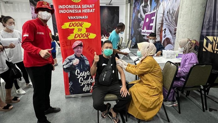 Vaksinasi booster di Kepri.