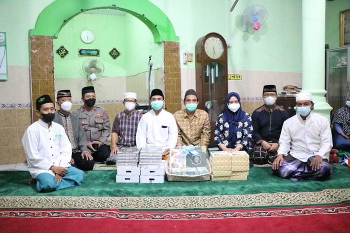 Wali Kota Mojokerto Ika Puspitasari menyosialisasikan sejumlah program prioritas yang digarap oleh Pemkot Mojokerto lewat safari Ramadan.