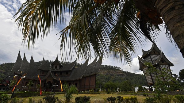 Suasana Istano Basa Pagaruyung di Tanjung Emas, Kabupaten Tanah Datar, Sumatera Barat.  