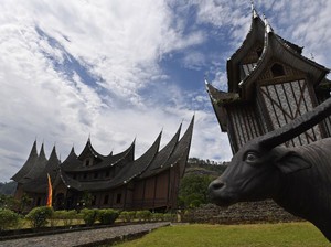 Sebab Nasi Padang Babi Bikin Tersinggung: Minang Identik dengan Islam