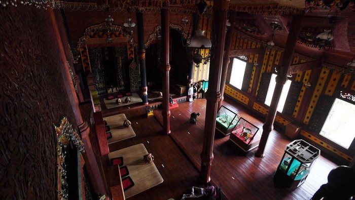 Suasana Istano Basa Pagaruyung di Tanjung Emas, Kabupaten Tanah Datar, Sumatera Barat, Rabu (13/4/2022). Bangunan yang merupakan replika dari istana Kerajaan Pagaruyung tersebut merupakan destinasi edukasi mengenai Kerajaan Pagaruyung dan budaya Minangkabau. Antara Foto/Aditya Pradana Putra/aww.