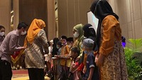 Adapun santunan yang diberikan berupa uang tunai senilai Rp 300.000, tas, dan Al-Quran.