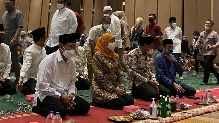 Yayasan Juragan 99 Gelar Bukber, Santuni 1.000 Anak Yatim di Malang Yayasan milik Juragan 99 Gilang Widya Pramana, J99 Foundation, Baznas Jatim dan Hotel Grand Mercure Malang Mirama gelar buka puasa bersama dan santunan anak yatim di Malang.