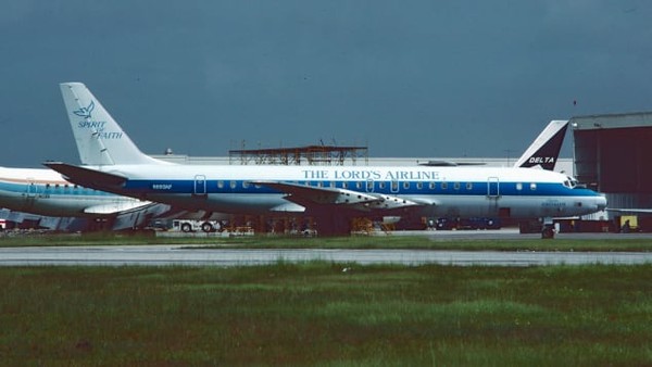The Lords Airline, benar-benar tidak ada alkohol di pesawat, Alkitab dan Taurat adalah majalah dalam penerbangan. Hanya film religi yang ditayangkan dan seperempat dari tarif yang ditujukan untuk membiayai pekerjaan misionaris (Foto: CNN) The Lords Airline, benar-benar tidak ada alkohol di pesawat, Alkitab dan Taurat adalah majalah dalam penerbangan. Hanya film religi yang ditayangkan dan seperempat dari tarif yang ditujukan untuk membiayai pekerjaan misionaris (Foto: CNN)