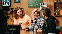 Belum lama ini Agnez Mo juga tampil dalam program acara dalam YouTube Good Mythical Morning. Di sana ia mengenalkan 3 jajanan Indonesia, ada ceker setan, martabak manis, dan pempek. Foto: Instagram @agnezmo