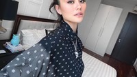Agnez Mo, penyanyi cantik asal Indonesia yang telah Go International di Amerika. Lagu-lagunya selalu menjadi hits, sebut saja Coke Bottle dan Long As I Get Paid. Foto: Instagram @agnezmo
