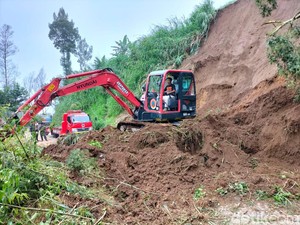 Tanah Longsor, Jalan Selo-Ampel Boyolali Sempat Tertutup Total
