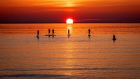 Begini penampakan lansekap senja yang memesona di Laut Baltik, Timmendorfer Strand, Jerman Utara.