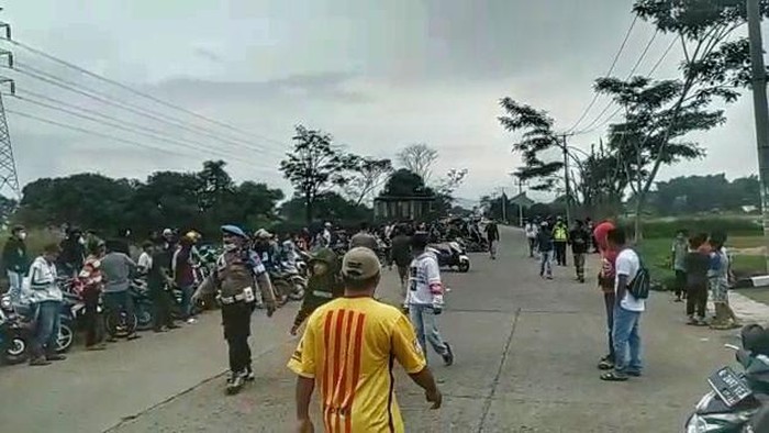 Balap liar di Kabupaten Bandung dibubarkan polisi.