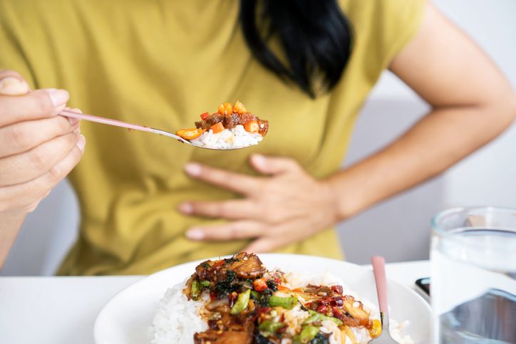 Benarkah Makan Pedas Picu Gangguan Pencernaan? Ini Kata Ahli Gizi