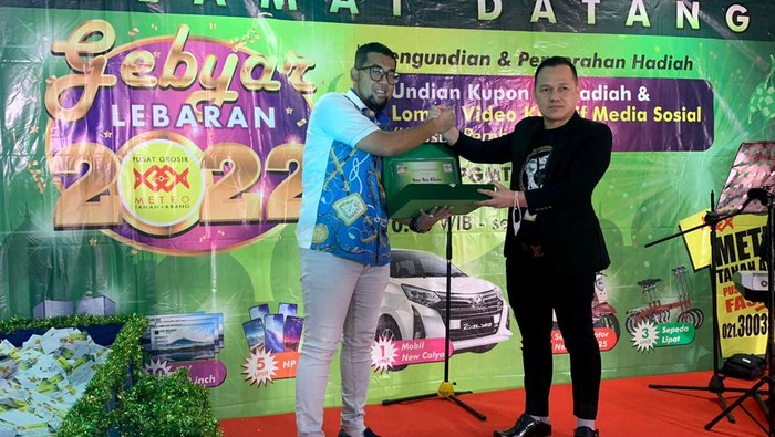 Berbagi Kebahagiaan Pengunjung-Penjual di Pusat Grosir Metro Tanah Abang Jelang Lebaran tahun 2022, Pusat Grosir Metro Tanah Abang akan menggelar Pengundian Khusus Pembeli setianya dengan bertabur hadiah ratusan juta rupiah. Siapa saja yang beruntung?