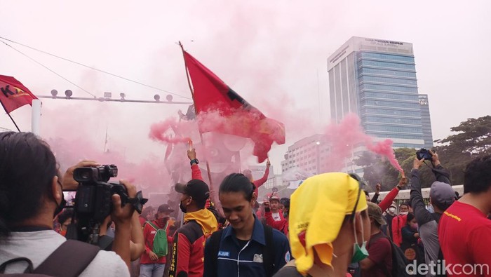 Demo 21 April di DPR bubar